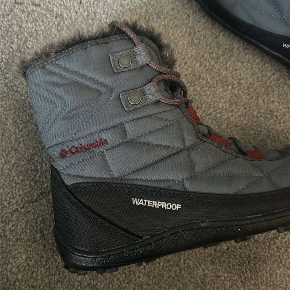 Columbia Women's Gray and Black Snow Boots!! - Picture 6 of 8